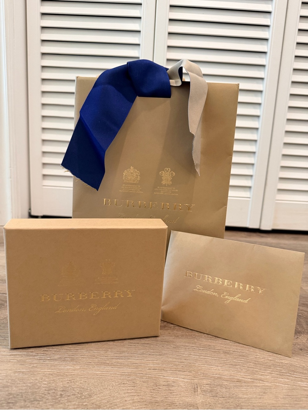 Burberry Accessories Gift Box & Bag with Navy & Beige Ribbon